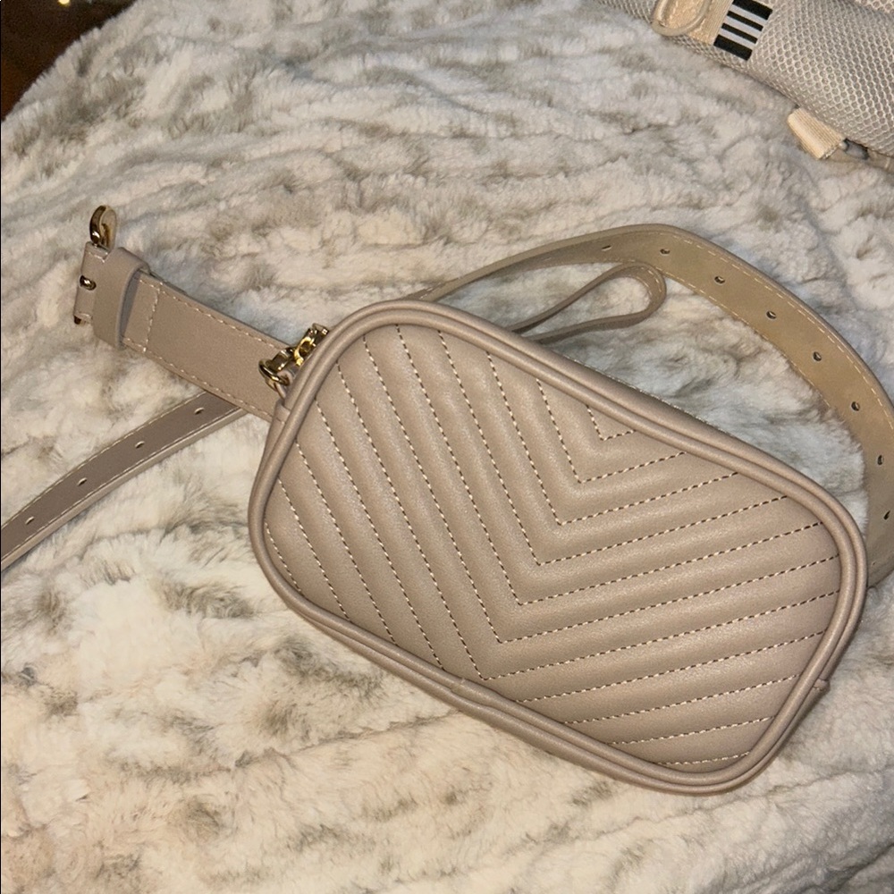 Steve Madden Elegant Beige Quilted Belt Bag
